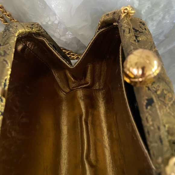 AUTHENTIC CHANEL Gold Brocade Evening Clutch w/ gold hardware shoulder strap - Picture 8 of 11